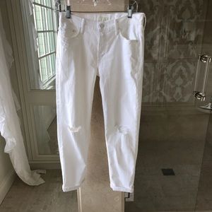 White ankle jeans, with ripped knees